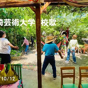 ゲストハウス ゲストハウスとカフェと庭　釜ヶ崎芸術大学 